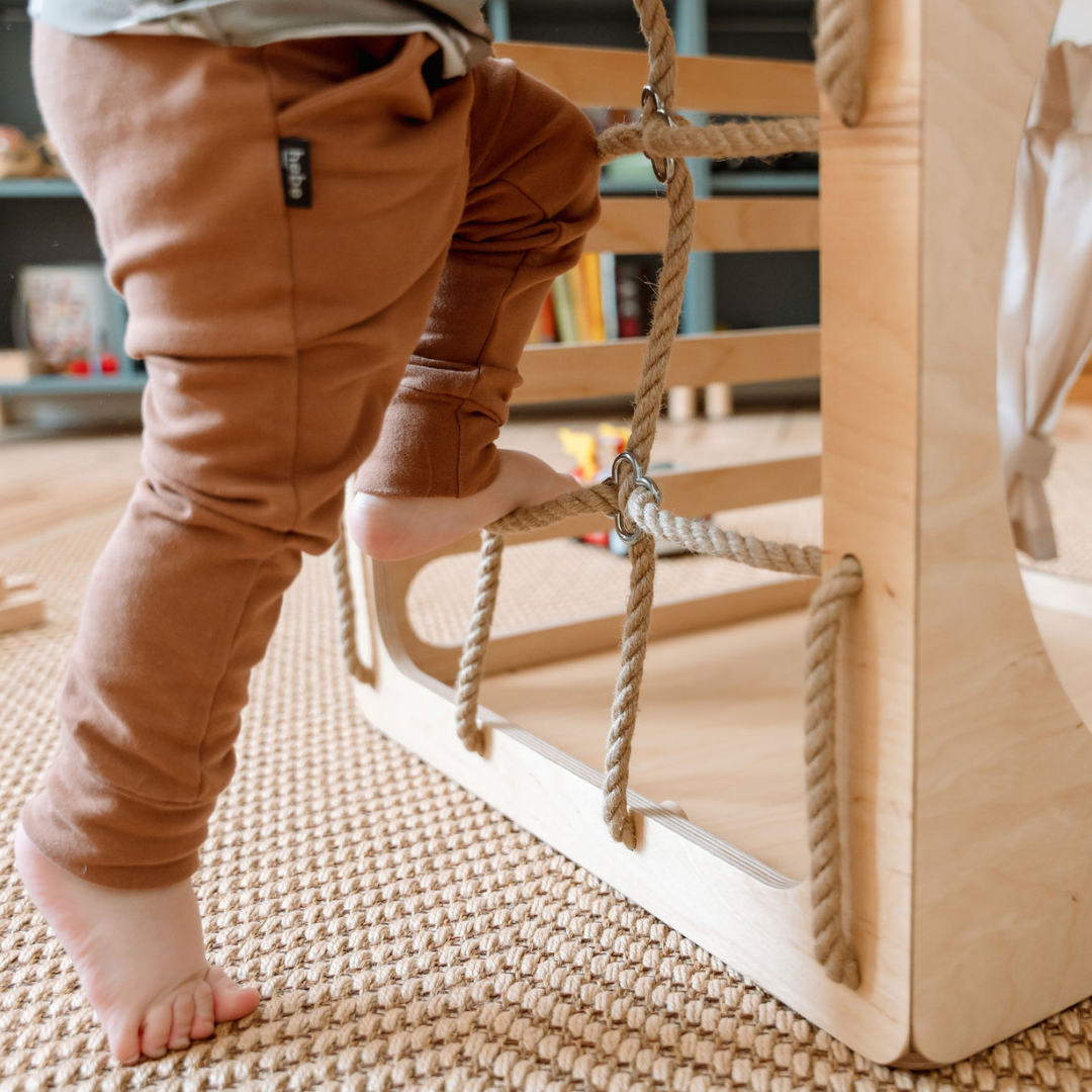 Climbing Cube with Rope Window