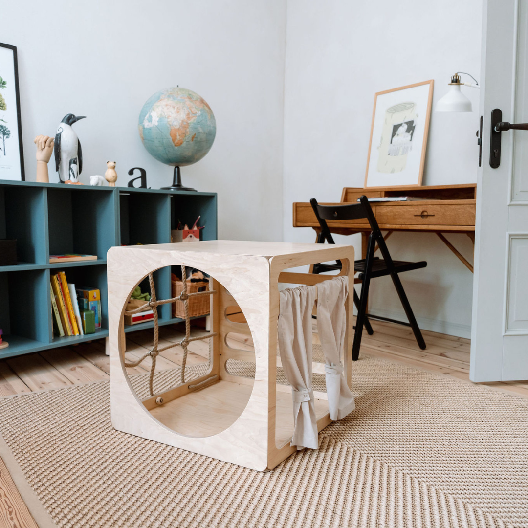 Climbing Cube with Rope Window