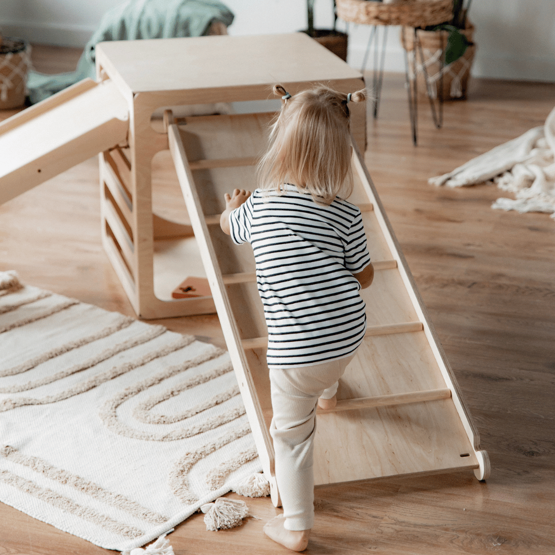 Climbing Cube with Rope Window